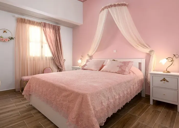 Marika's Deluxe Apartamento Simi