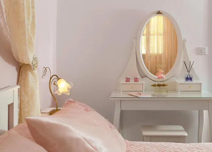 Marika's Deluxe Apartamento Simi